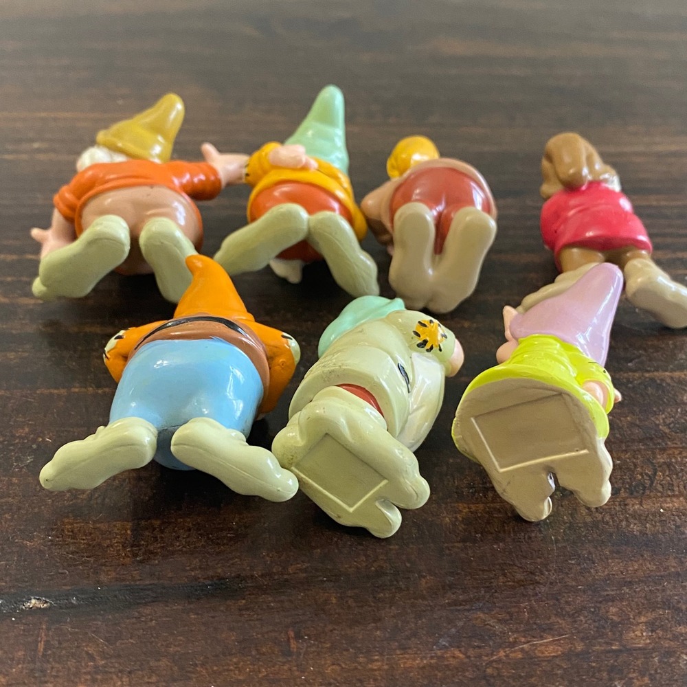 Vintage Disney Snow White Seven Dwarfs PVC Figure Set Mini Cake Topper 2.25" - Picture 4 of 7
